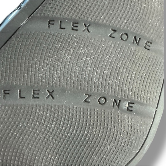 Y2K Liz Claiborne Elegant Black Croc-Embossed Slingback Heels - Picture 13 of 14